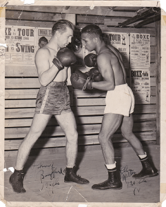 Johnny Bouffard avec Clint Miller en position de combat