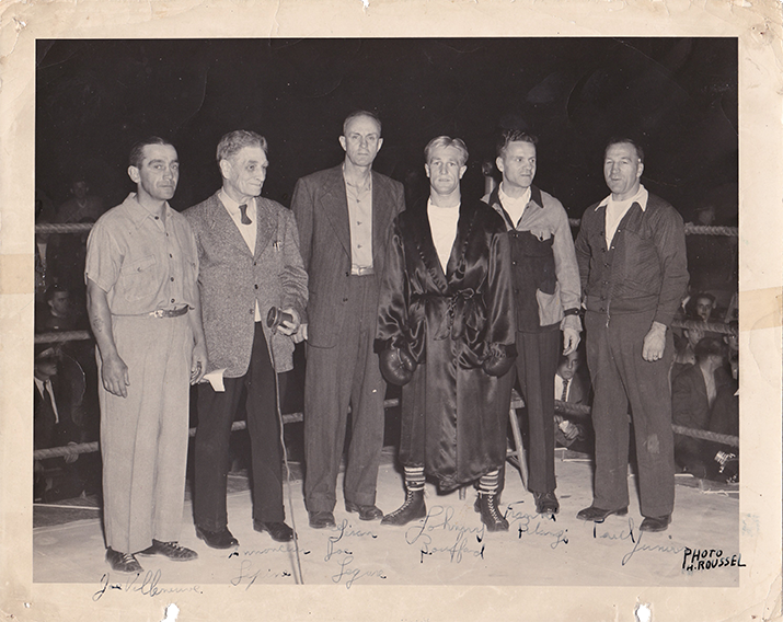 De gauche à droite Jos Villeneuve, annonceur Lépine, gérant Joe Légaré, Johnny Bouffard, Franki Bélanger et Paul Junior