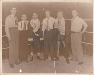 Photo de groupe avec Johnny Bouffard, Eddy Bolduc et autres en décembre 1947