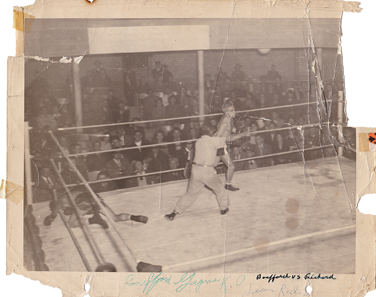 Combat titre aspirant Johnny Bouffard gagne au 3ième rondes contre Jean Richard par K.O.