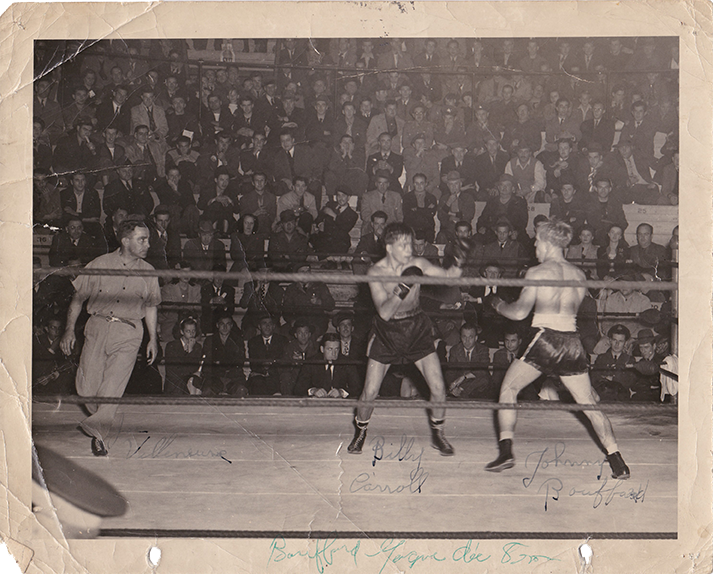 Combat Johnny Bouffard gagne par décision au 8ième rondes contre Billy Yong Caroll avec Joe Villeneuve comme arbitre
